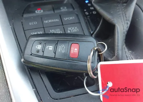 2019 Toyota Rav4 Xle z USA, uszkodzony, nr VIN JTMP1RFV1KD017257